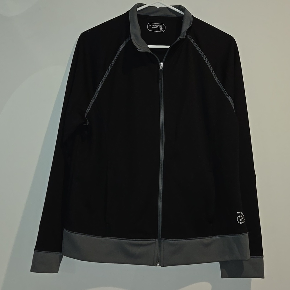 Be Inspired black gray zip up top. Size XL.